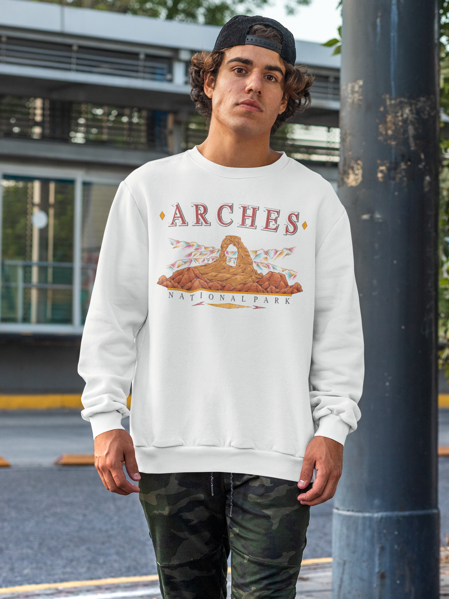 Vintage Arches National Park Pullover Sweatshirt